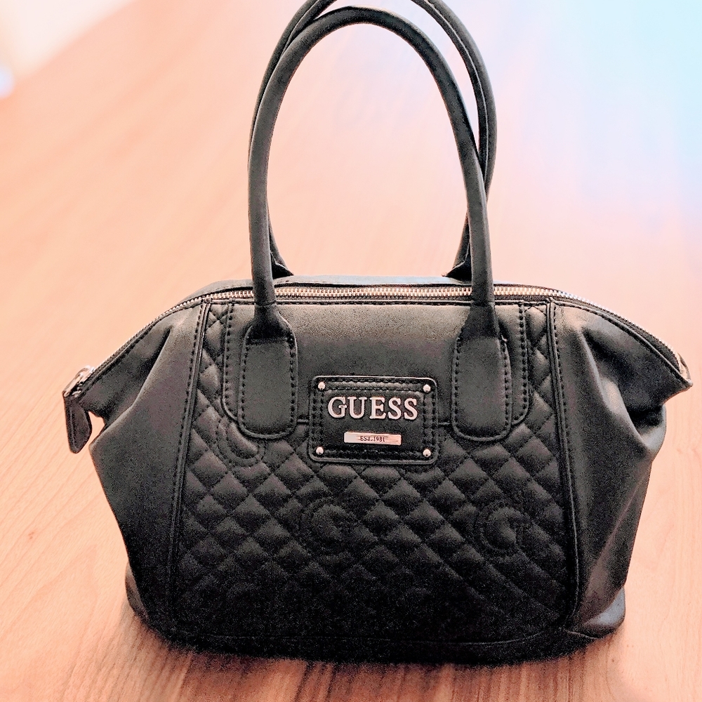 FINAL SALE ‼️ Guess Quilted Handbag
